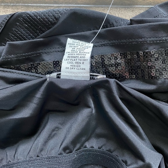 Carmen Marc Valvo Black Sequin Striped Top Size XL NWT - Picture 2 of 6